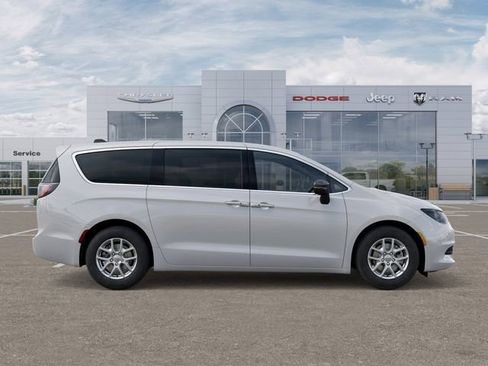 New 2025 Chrysler Voyager LX image 21