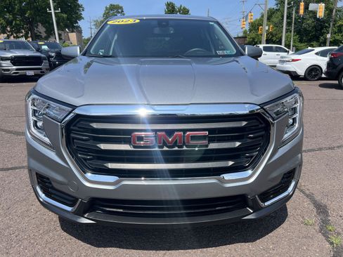Used 2023 GMC Terrain SLE FWD image 2