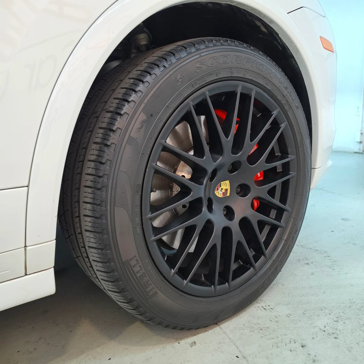 Used 2016 Porsche Cayenne GTS w/ Premium Package Plus AWD/4WD image 12