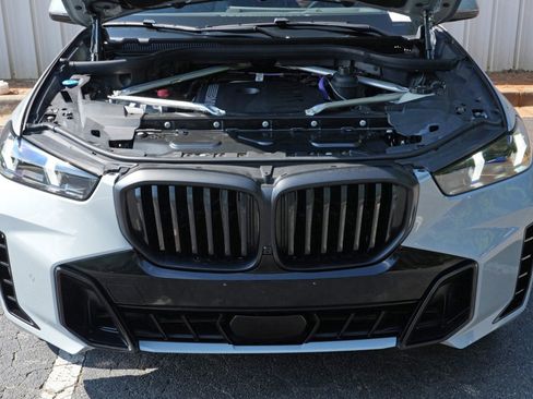 Used 2024 BMW X5 sDrive40i w/ M Sport Package RWD image 8