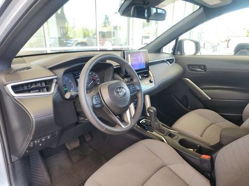 Used 2024 Toyota Corolla Cross AWD Hybrid w/ Moonroof Package image 14