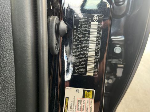 Used 2025 Toyota Corolla LE image 29