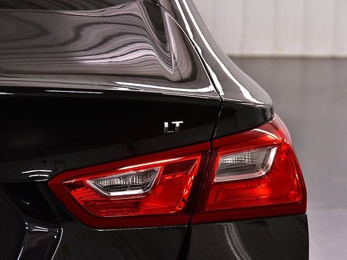 Used 2023 Chevrolet Malibu LT image 11