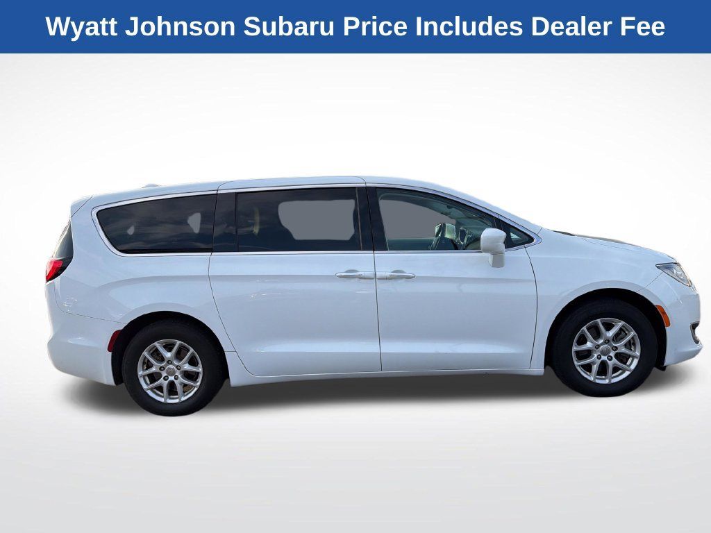 Used 2020 Chrysler Pacifica Touring FWD image 12