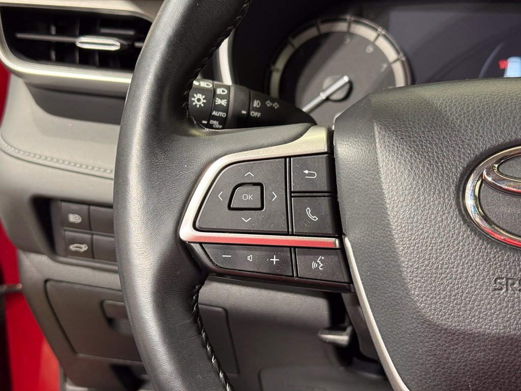 Used 2022 Toyota Highlander XLE AWD/4WD image 26