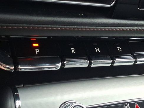 Used 2023 Lincoln Aviator AWD w/ Premium Package image 16