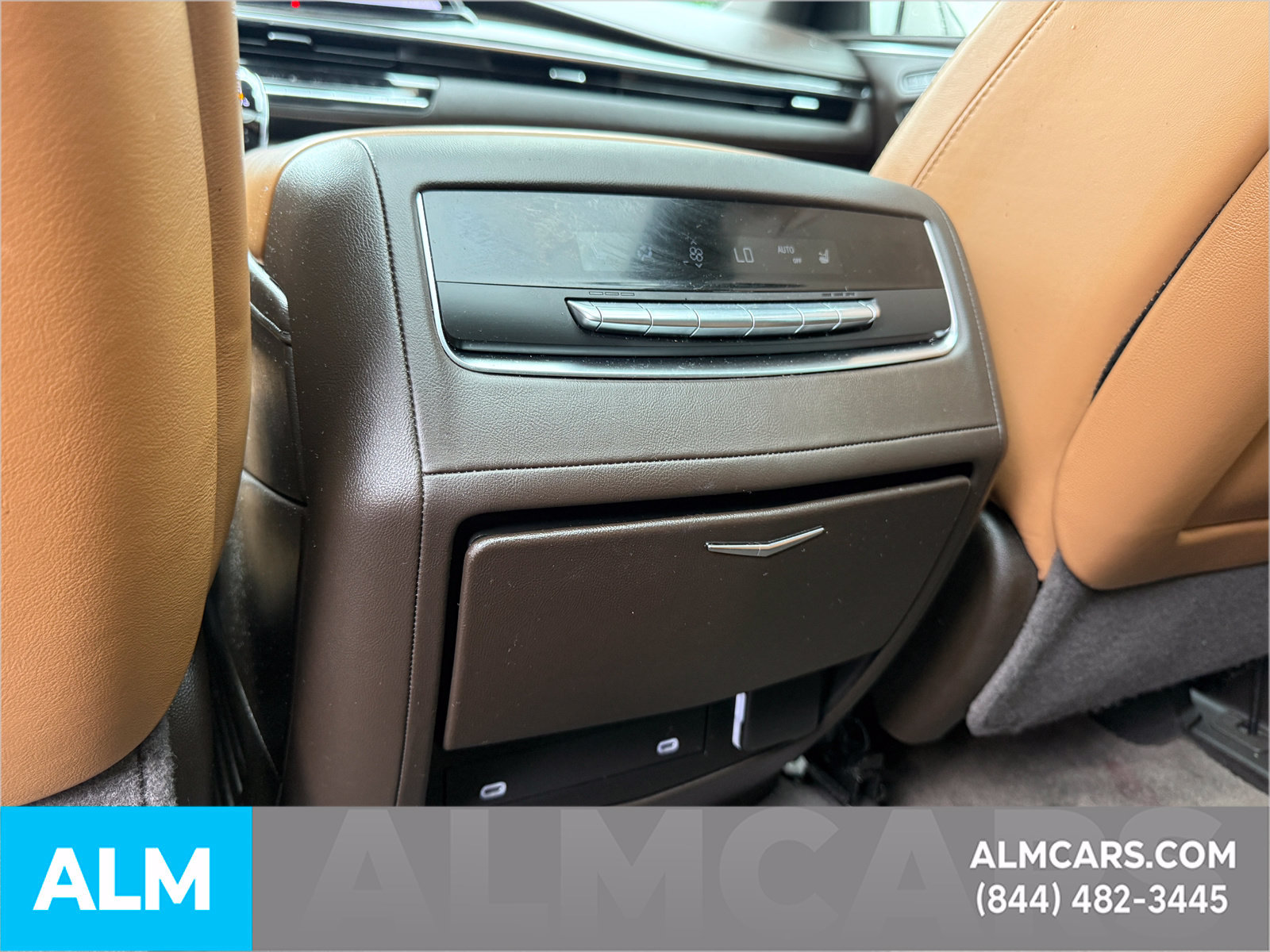 Used 2022 Cadillac Escalade Premium Luxury AWD/4WD image 16