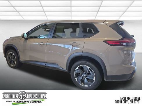 Used 2025 Nissan Rogue SV AWD/4WD image 4