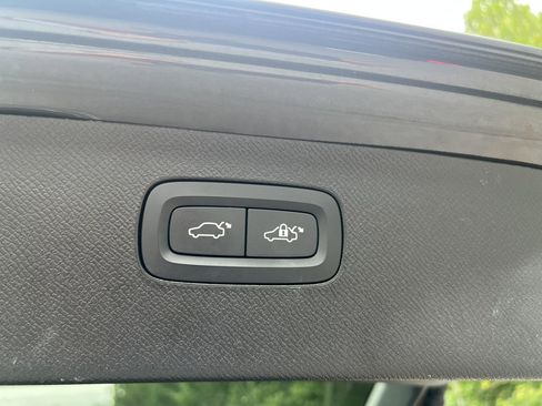 Used 2023 Volvo XC90 B6 Plus w/ Protection Package image 9