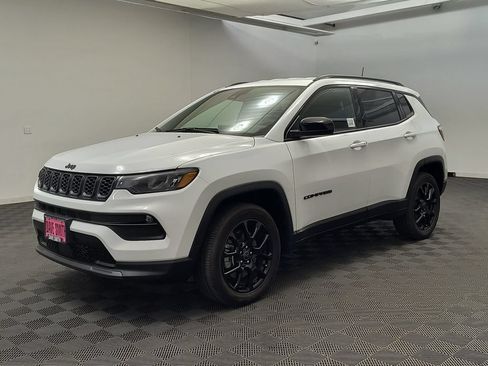 Used 2026 Jeep Compass Latitude w/ Quick Order Package 29K AWD/4WD image 1