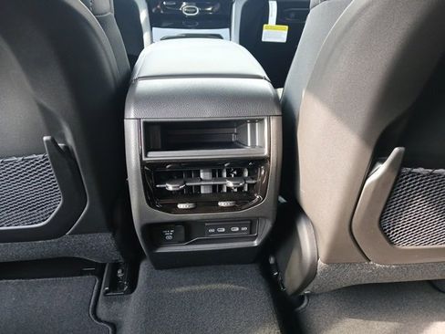 New 2026 Jeep Grand Cherokee Altitude image 13