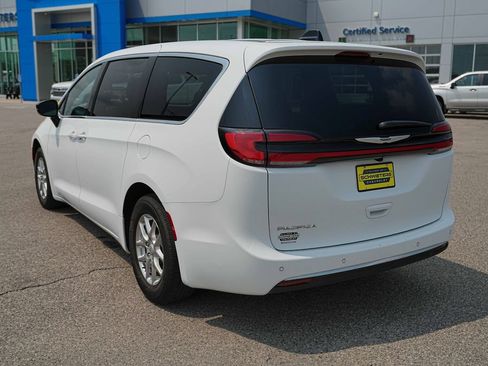 Used 2026 Chrysler Pacifica Select FWD image 8