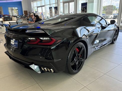 Used 2021 Chevrolet Corvette Stingray Coupe w/ Z51 Performance Package RWD image 7