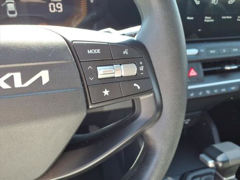 Used 2025 Kia K4 LXS image 21