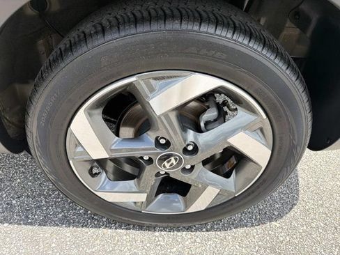 Used 2025 Hyundai Venue SEL FWD image 31