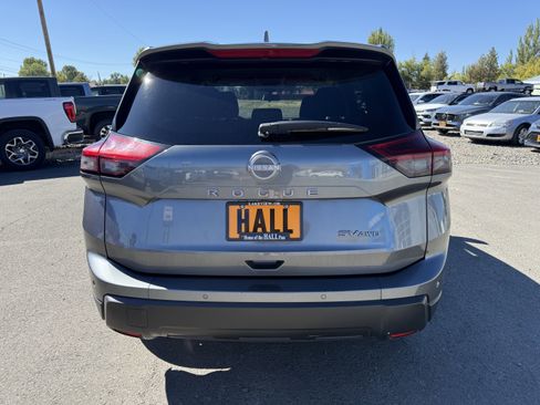 Used 2024 Nissan Rogue SV image 5