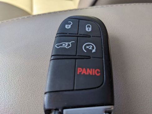 Used 2019 Jeep Grand Cherokee Overland AWD/4WD image 34