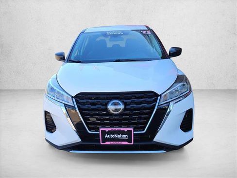 Used 2022 Nissan Kicks S FWD image 2