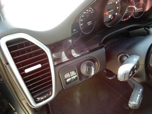 Used 2019 Porsche Cayenne image 26