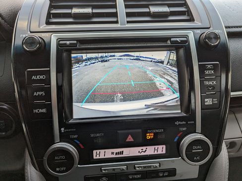 Used 2014 Toyota Camry XLE image 17