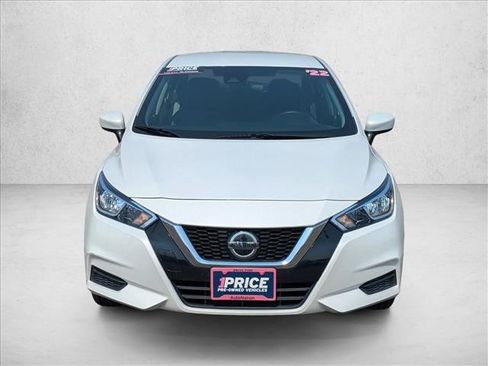 Used 2022 Nissan Versa SV FWD image 2