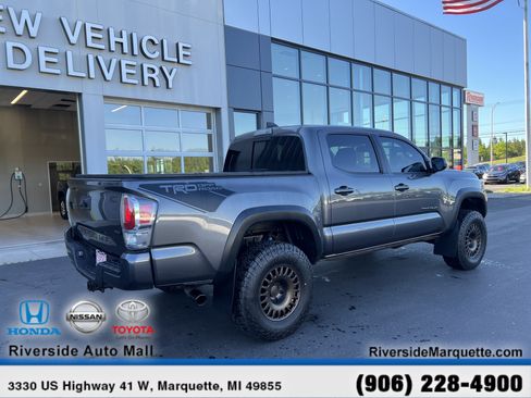 Used 2020 Toyota Tacoma TRD Off-Road w/ TRD Premium Off Road Package AWD/4WD image 9
