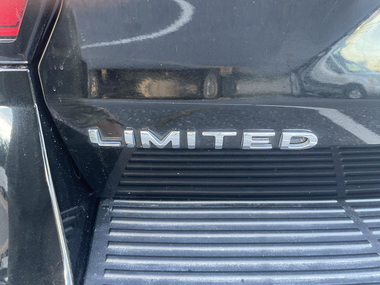 Used 2018 Ford Expedition Limited w/ Equipment Group 301A AWD/4WD image 2
