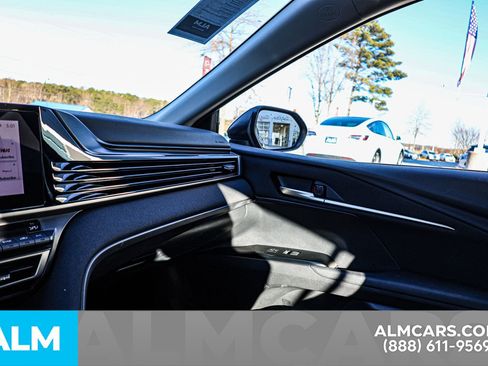 Used 2025 Toyota Camry LE image 43