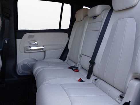 Used 2025 Mercedes-Benz EQB 250+ image 21