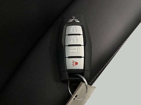 New 2025 Mitsubishi Outlander SE image 33