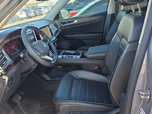 Used 2024 Volkswagen Atlas SEL AWD/4WD image 3