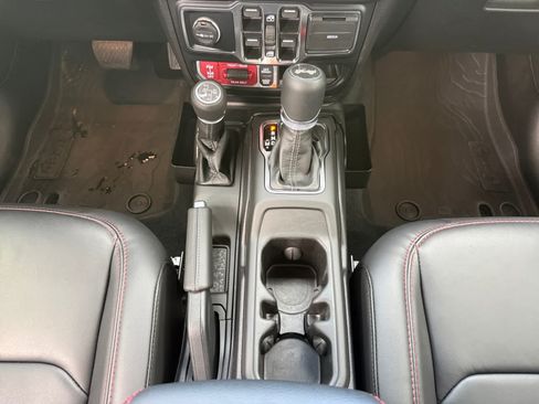 Used 2024 Jeep Wrangler Unlimited Rubicon AWD/4WD image 15