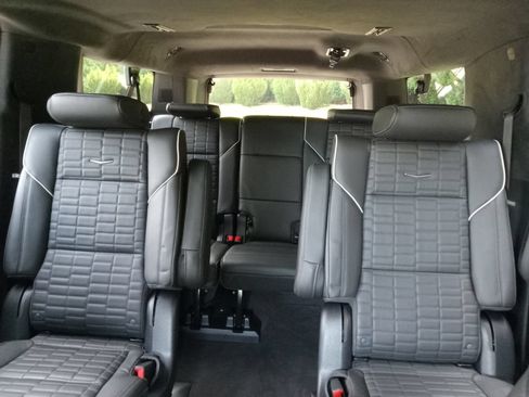 Used 2025 Cadillac Escalade ESV Sport Platinum AWD/4WD image 25