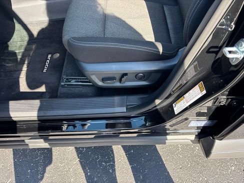 Used 2025 Nissan Rogue SV FWD image 19