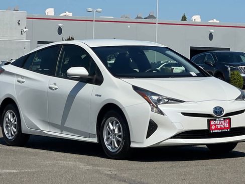 Certified 2017 Toyota Prius Two w/ Carpet Mat Package FWD image 5