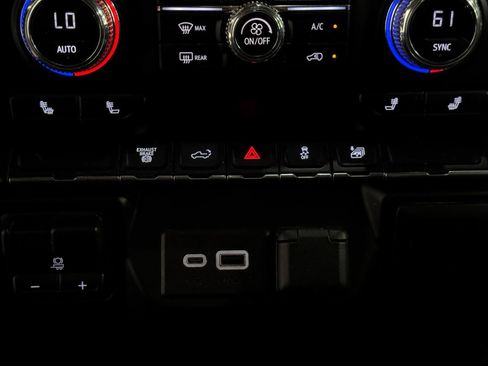 Used 2022 GMC Sierra 3500 SLE w/ SLE Value Package AWD/4WD image 6