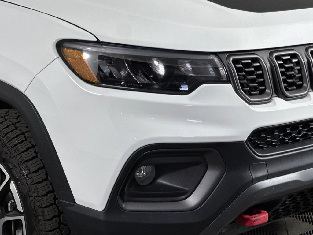 Certified 2025 Jeep Compass Trailhawk AWD/4WD image 7