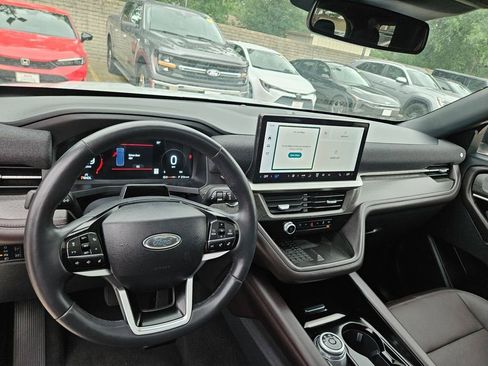 Used 2025 Ford Explorer Platinum w/ LUX Leather Package AWD/4WD image 16