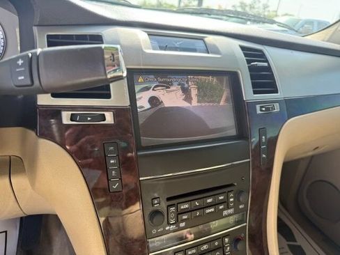 Used 2012 Cadillac Escalade Luxury RWD image 19