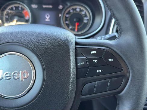 Used 2022 Jeep Cherokee Trailhawk w/ Comfort/Convenience Group AWD/4WD image 11