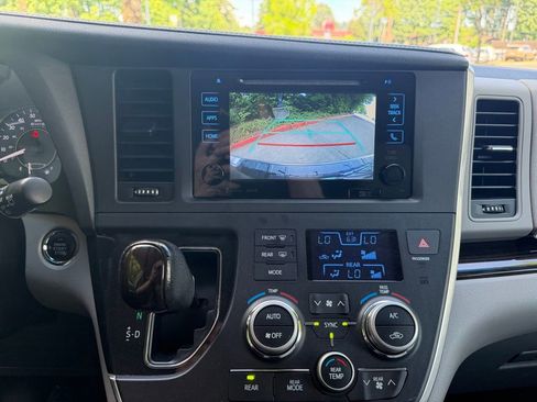 Used 2016 Toyota Sienna XLE w/ XLE Navigation Package AWD/4WD image 23