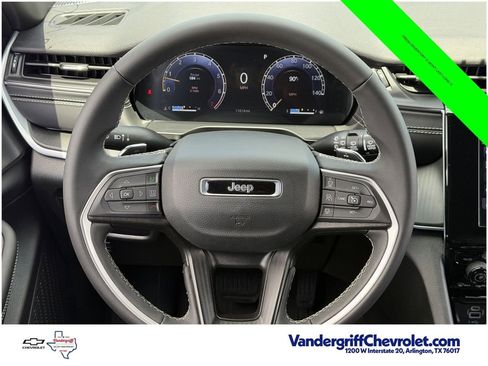 Used 2025 Jeep Grand Cherokee Laredo X RWD image 12