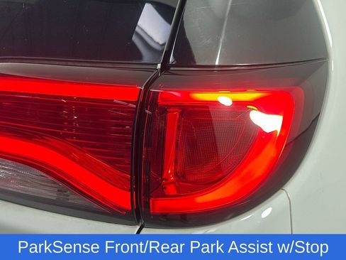 Used 2019 Chrysler Pacifica Limited w/ Tire & Wheel Group image 37