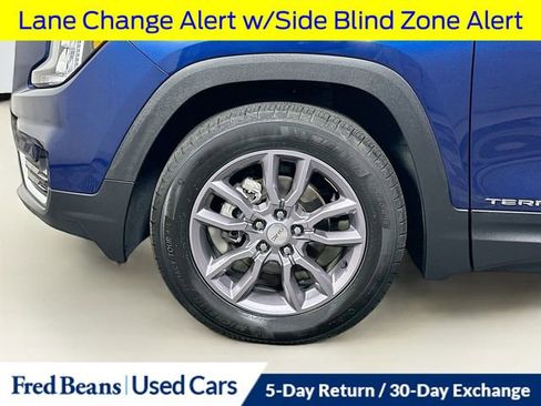Used 2023 GMC Terrain SLT image 36