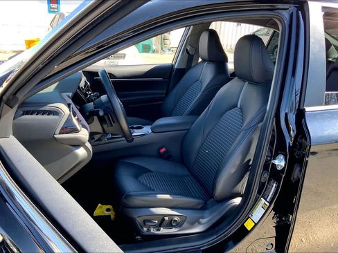 Used 2024 Toyota Camry SE image 8