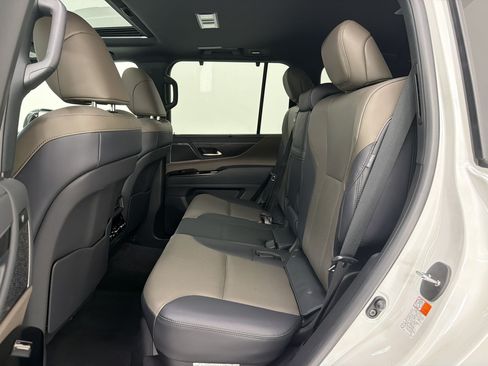 Certified 2025 Lexus LX 700h Overtrail AWD/4WD image 22