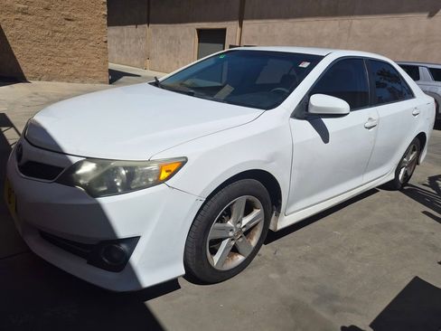 Used 2013 Toyota Camry SE image 2