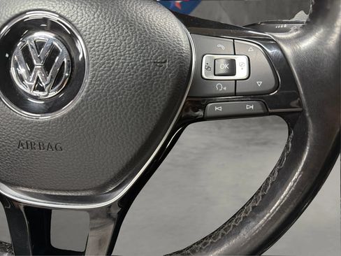 Used 2018 Volkswagen Tiguan SEL FWD image 26
