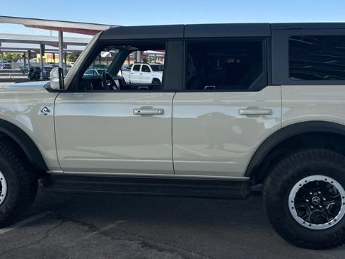 Used 2025 Ford Bronco Outer Banks w/ Sasquatch Package AWD/4WD image 6