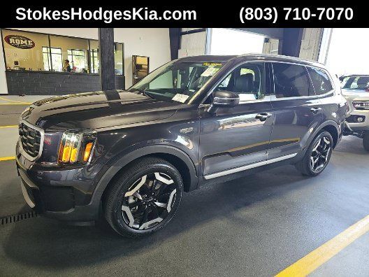 Used 2025 Kia Telluride S FWD image 1